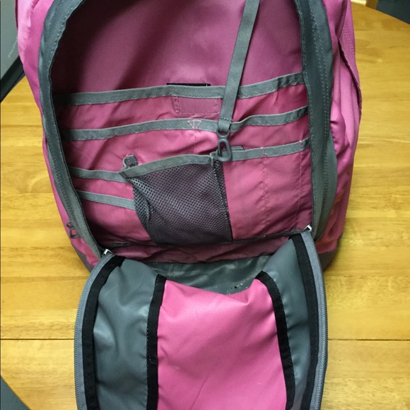 SOLD... EUC The Northface Vault Backpack - Picture 4 of 5